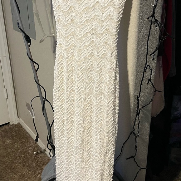 Alexia Admor White Textured Maxi Dress - Picture 2 of 2